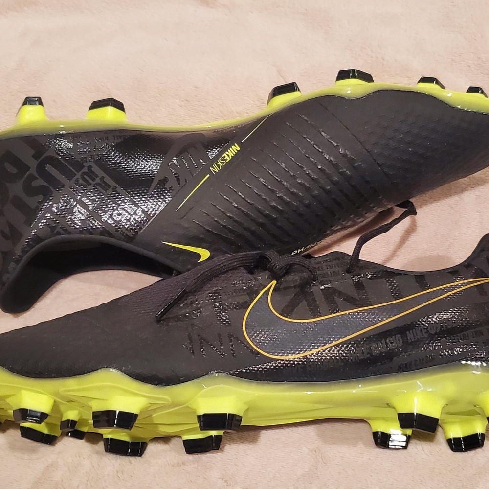 Men's Nike Phantom Venom Soccer Shoes